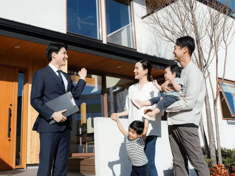 International family with real estate agent